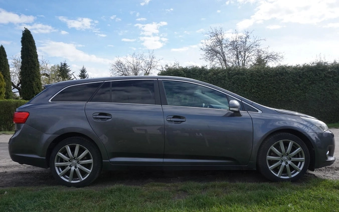 Toyota Avensis cena 19000 przebieg: 339000, rok produkcji 2013 z Gliwice małe 106